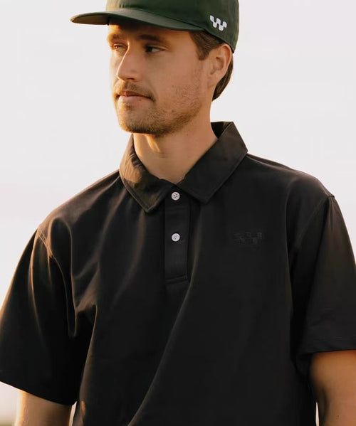 Devereux men’s Black close model view